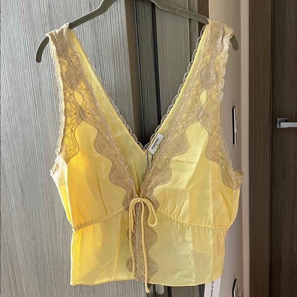 NWT Rumored Lady lace tank top in buttercream jacquard Yellow Lace Accent L - Picture 2 of 8